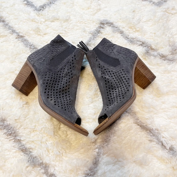 Toms Booties Ankle Boots Gray Suede Eyelet Shoes Open toe size 7.5 - Picture 4 of 6